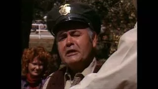 Dean Martin & Jonathan Winters - SKETCH - The Police and the Coachman