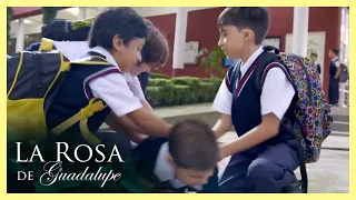 Benja es atacado por sus compañeros | La Rosa de Guadalupe 4/4 | Síndrome de Caín