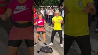 Dancei com a minha mãe em público e as reações foram as melhores😂