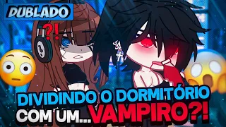 [DUBLADO] Dividindo o Dormitório Com.. UM VAMPIRO?! 😖 | Mini Filme | Gacha Life