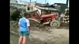 Порвали трактор на две части