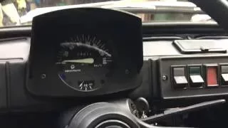 Fiat 126p 1980r - Car audio w maluchu w stylu PRL - Unitra Rekord oraz kolumienki na tylnej półce