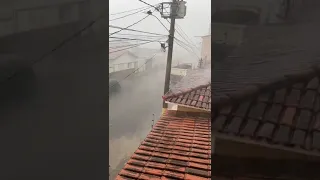 Chuva e vento forte provocam estragos em vários bairros de Carmo do Paranaíba