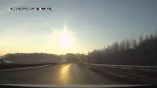 Meteoriteneinschlag in Tscheljabinsk im Ural VORBEIFLUG