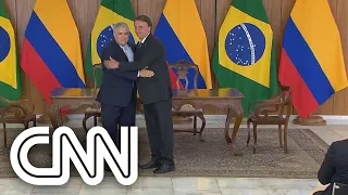 Ao lado de Duque, Bolsonaro diz que Brasil e Colômbia estão unidos por Amazônia | LIVE CNN