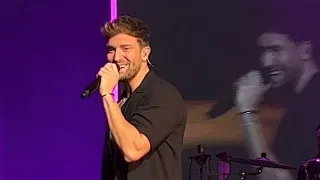 Pablo Alborán - Amigos (Nuevo tema junto a María Becerra, en directo en Los Ángeles)