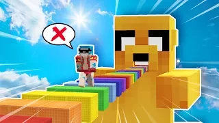 ¿PUEDE UN NOOB ESCAPAR DEL PRO EN EL PARKOUR MÁS LARGO DEL MUNDO? 😆 [RÉCORD MUNDIAL] | MINECRAFT