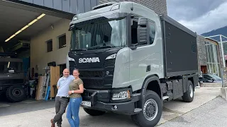 Anke fährt das beste Wohnmobilkonzept Europas: Scania R370 XT Zirbenbox komplett aus Zirbenholz.