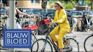 Máxima fietst vrolijk door Den Haag | Blauw Bloed