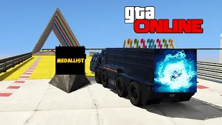 МЕДАЛИСТ И КВАНТУМ БОМБЯТ ДРУГ НА ДРУГА В СТЕНКЕ НА СТЕНКУ В GTA 5!ЖЕСТКИЙ КОМБЕК!