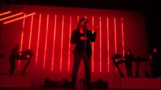 Christine and the Queens - Safe and Holy - Live Bruxelles 02.10.2015