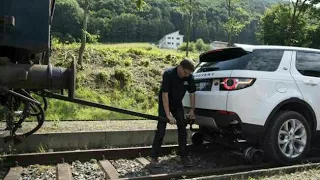 Range Rover Discovery Sport Pull 100-Tonne Train