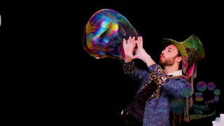 Bubble performer. Maxwell the Bubbleologist. Bubble juggle magic.