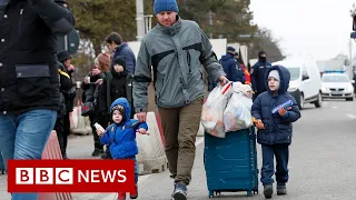 Ukrainian refugees rush to borders to flee Russia's war- BBC News