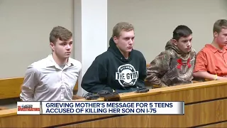 Metro Detroit teens charged in I-75 rock-throwing death appear in court