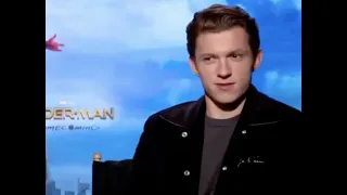 Tom Holland tratando de hablar español!