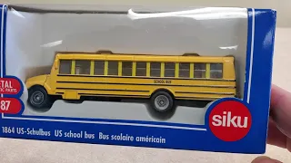 HO scale buses and taxi