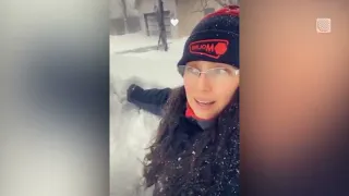 "Maybe I should go in!" Rare Thundersnow Surprises Minnesota Woman