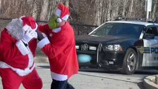 Santa And The Grinch Fight!