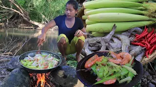 Survival skills in forest - Shrimp spicy tasty cooking with Baby corn for Lunch ideas in jungle