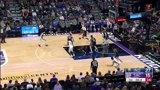 Buddy Hield hits a spinaround half-court buzzer-beater to end the quarter