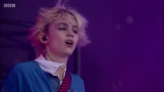 Grimes - Flesh Without Blood (Glastonbury 2016)