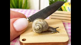 How to make 🐌 snail with sauce recipe. Delicious Cooking Snail in Miniature Kitchen.