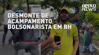 Bolsonaristas choram e se jogam no chão durante desmonte de acampamento  | O POVO NEWS