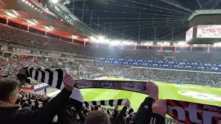 45.000 Frankfurt Fans singen die Hymne IM HERZEN VON EUROPA I Champions League Eintracht Napoli