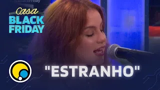 Carol Biazin homenageia Marília Mendonça cantando "Estranho" | Casa Black Friday