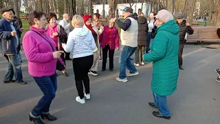 7.40.Танцы в саду Шевченко.