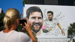 Giant Messi mural comes up in Miami, as the city prepares for his Inter Miami debut