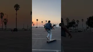 CHILL Longboard Dancing in Santa Monica #longboard #longboarddancing #longboarding #longboarder