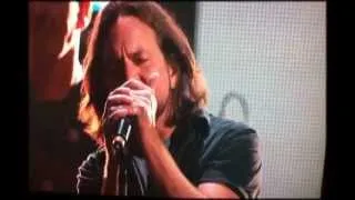 Roger Water and Eddie Vedder- Comfortably Numb- 121212