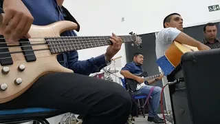 Tocando baixo na igreja(harpa cristã 115)🎧