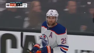 Leon Draisaitl of the Edmonton Oilers scores a goal vs Los Angeles Kings Round 1 Game 3 26-04-2024