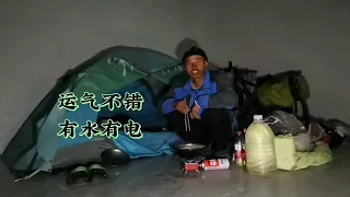 骑行广东第一天遭遇阴雨天气，露营樟坑服务区，可以免费充电真好