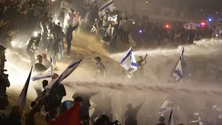 Массовые протесты в Израиле привели к возможной приостановке судебной реформы