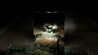 😲 What FARMERS 🚜 do at night? 🌙 Combine Harvester UK crops 2023 #Harvest #farming #johndeere