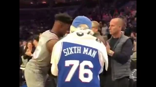 Jimmy Butler takes the floor for his Sixers home debut!