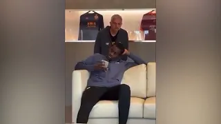 José Mourinho sneaks up on AS Roma starlet Felix Afena-Gyan to see what he was doing on his phone🤣🤣🤣