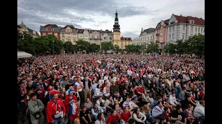 Hokejové finále v Ostravě: Dlouho prosebné pohledy a pak euforie z českého zlata