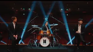 bts jungkook is playing drum 👏 😍 at music on a mission | bts musicares, grammy