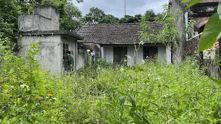 Cleaning Up an ABANDONED House OVERGROWN With Grass over 100 Years Old | Clean Up Free 98