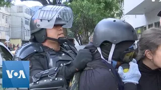 Student Protesters Clash With Riot Police in Colombia