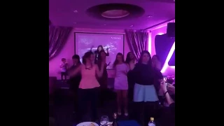 Девочки танцуют Zumba