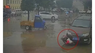 Careless driver runs over 2 kids, both miraculously survive