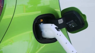 smart fortwo electric drive Charging | AutoMotoTV