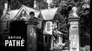 Alms Houses And Ely Cathedral (1949)