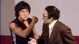 Rare Jackie chan fun interview (1980)